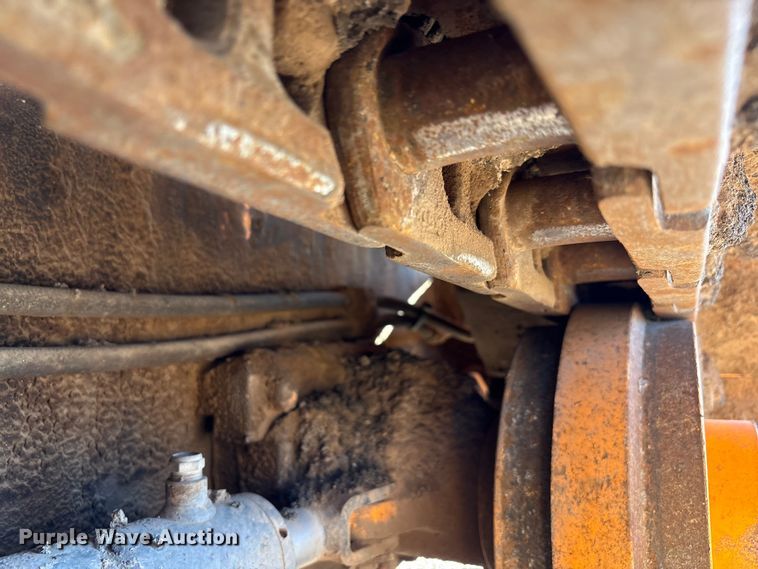 image for item EF6104 2013 Lee-Boy 8616 paver