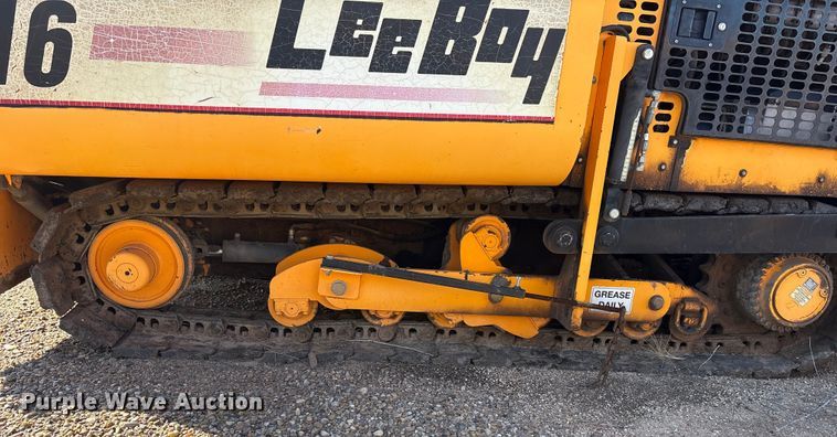 image for item EF6104 2013 Lee-Boy 8616 paver