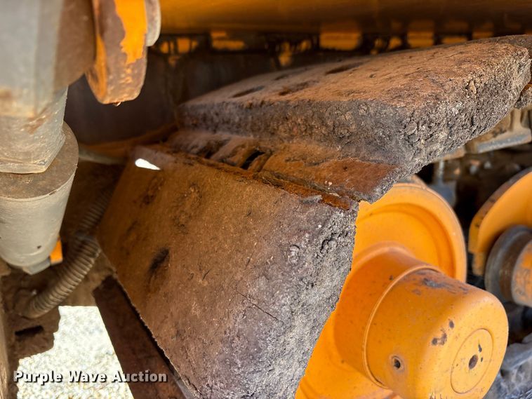 image for item EF6104 2013 Lee-Boy 8616 paver