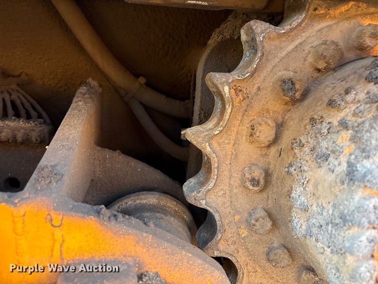 image for item EF6104 2013 Lee-Boy 8616 paver