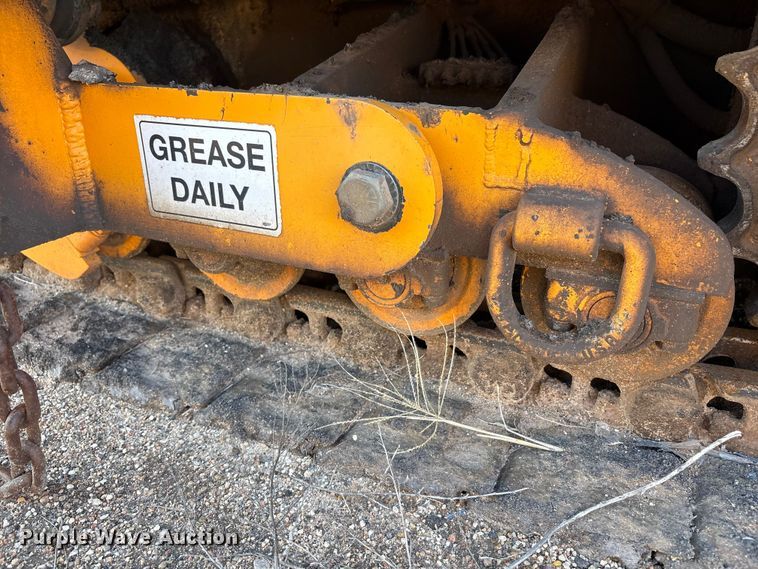 image for item EF6104 2013 Lee-Boy 8616 paver