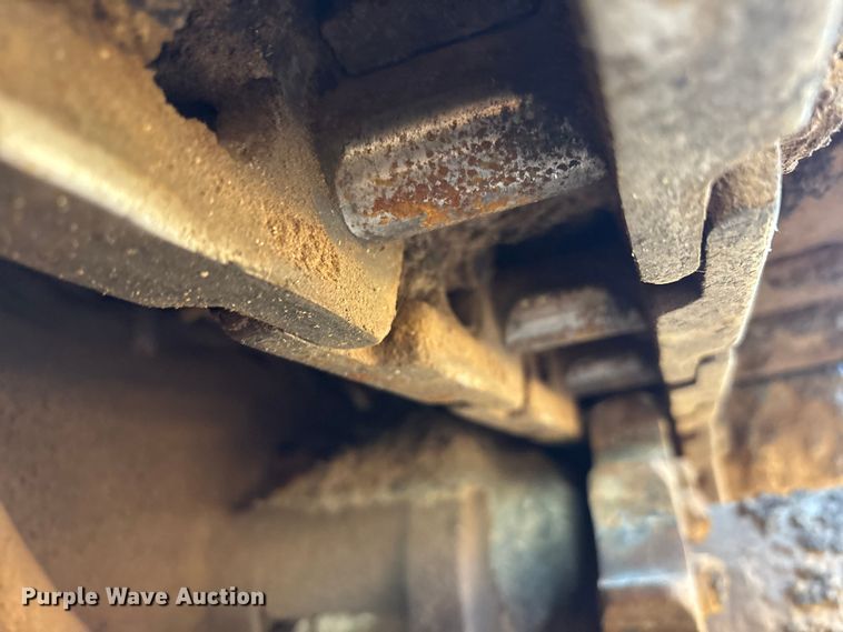 image for item EF6104 2013 Lee-Boy 8616 paver