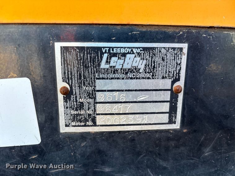 image for item EF6104 2013 Lee-Boy 8616 paver