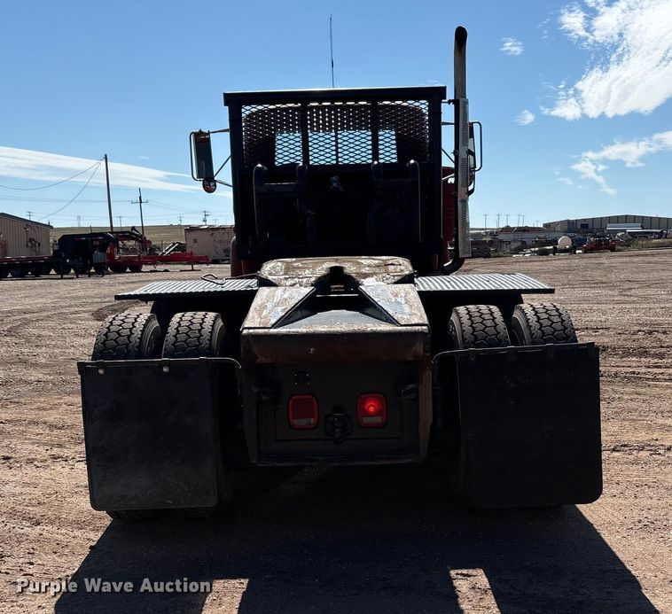 image for item EF6109 1989 Mack R690ST winch truck