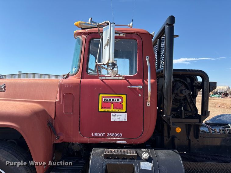 image for item EF6109 1989 Mack R690ST winch truck