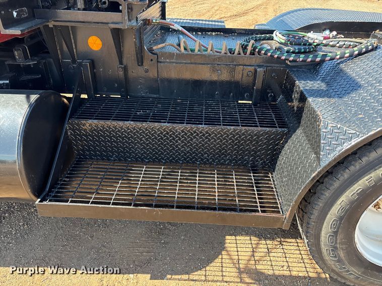 image for item EF6109 1989 Mack R690ST winch truck