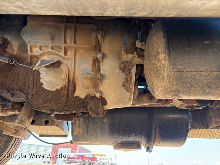 image for item EF6109 1989 Mack R690ST winch truck