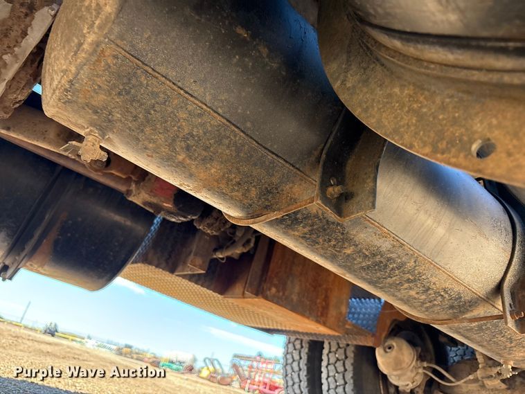 image for item EF6109 1989 Mack R690ST winch truck