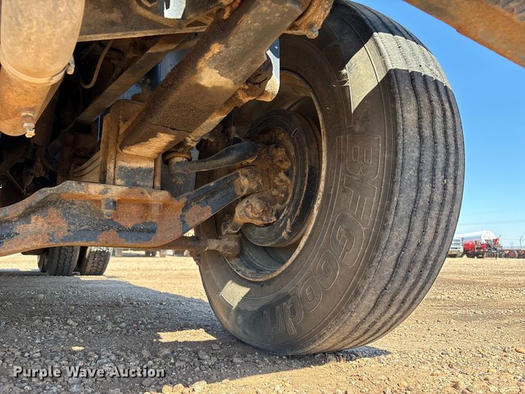 image for item EF6109 1989 Mack R690ST winch truck