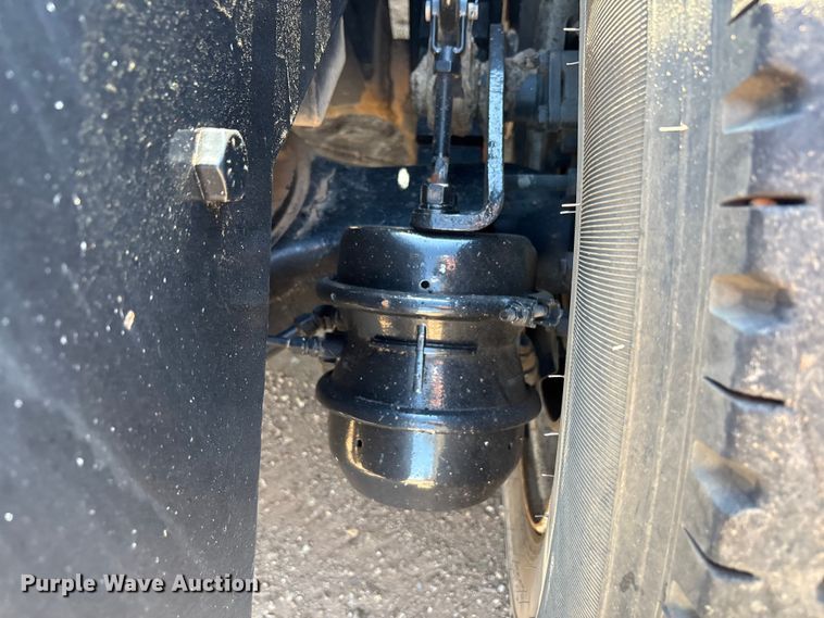 image for item EF6109 1989 Mack R690ST winch truck