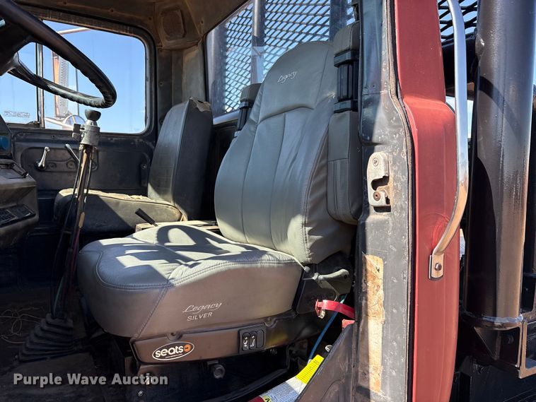 image for item EF6109 1989 Mack R690ST winch truck