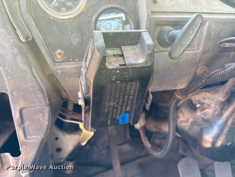 image for item EF6109 1989 Mack R690ST winch truck