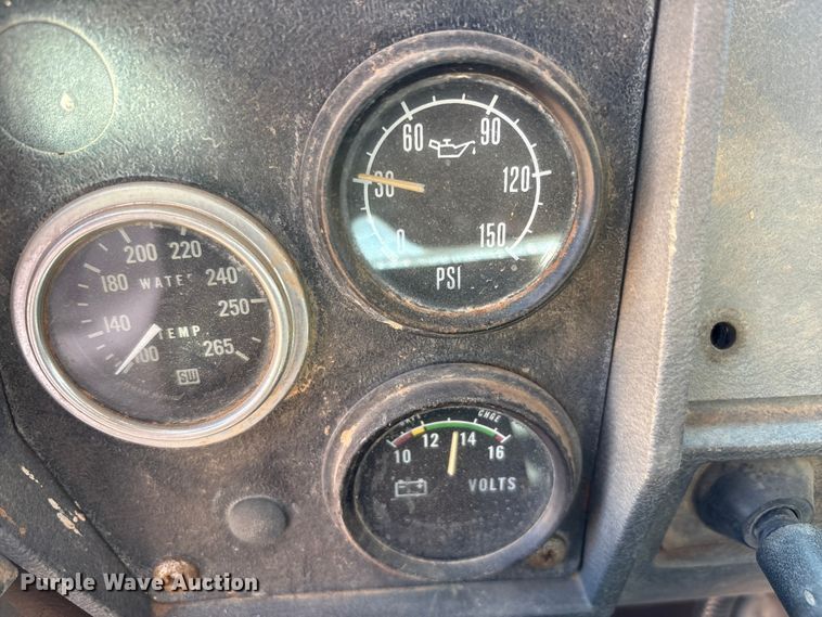 image for item EF6109 1989 Mack R690ST winch truck