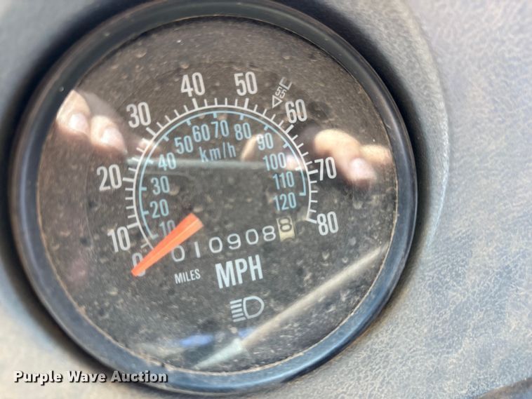 image for item EF6109 1989 Mack R690ST winch truck