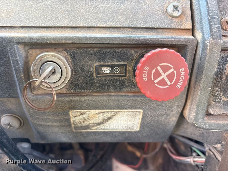 image for item EF6109 1989 Mack R690ST winch truck