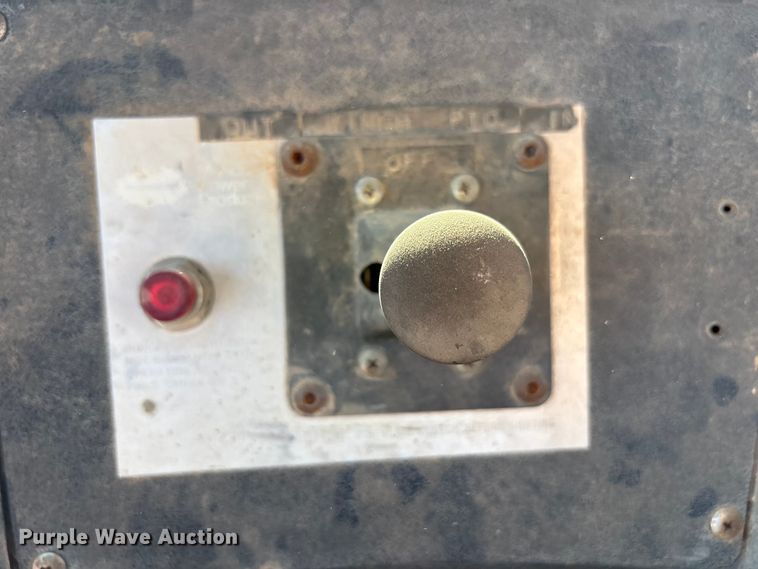 image for item EF6109 1989 Mack R690ST winch truck