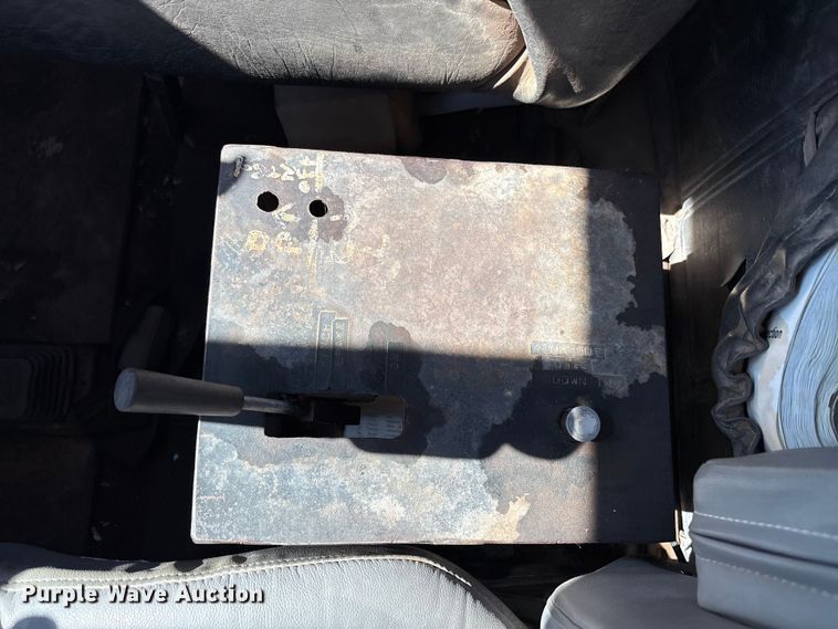 image for item EF6109 1989 Mack R690ST winch truck