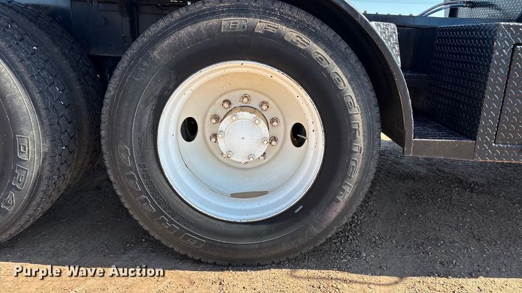 image for item EF6109 1989 Mack R690ST winch truck