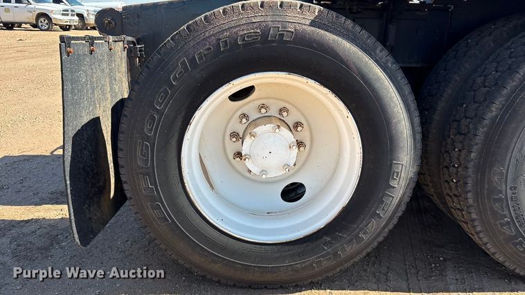 image for item EF6109 1989 Mack R690ST winch truck