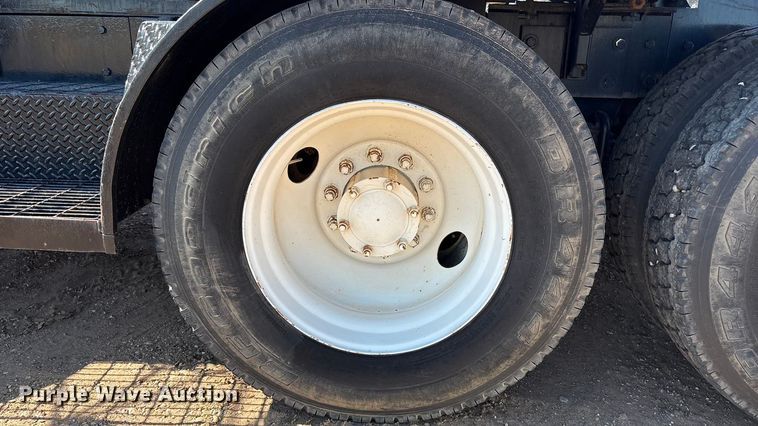 image for item EF6109 1989 Mack R690ST winch truck