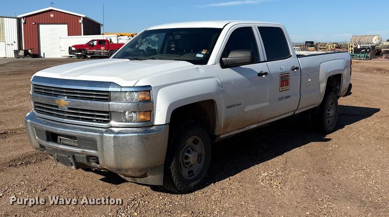 image for item EF6111 2015 Chevrolet Silverado 2500HD Crew Cab pickup truck
