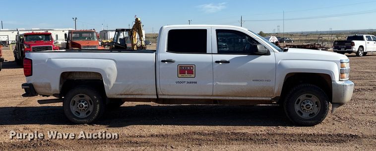 image for item EF6111 2015 Chevrolet Silverado 2500HD Crew Cab pickup truck