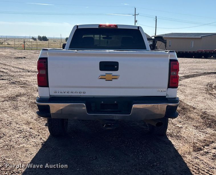 image for item EF6111 2015 Chevrolet Silverado 2500HD Crew Cab pickup truck