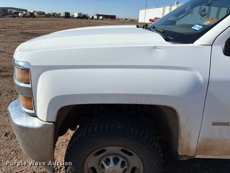 image for item EF6111 2015 Chevrolet Silverado 2500HD Crew Cab pickup truck