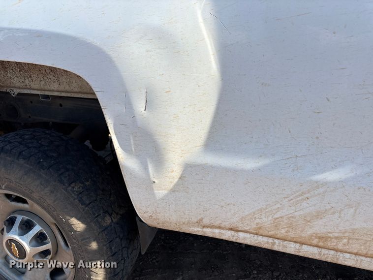 image for item EF6111 2015 Chevrolet Silverado 2500HD Crew Cab pickup truck