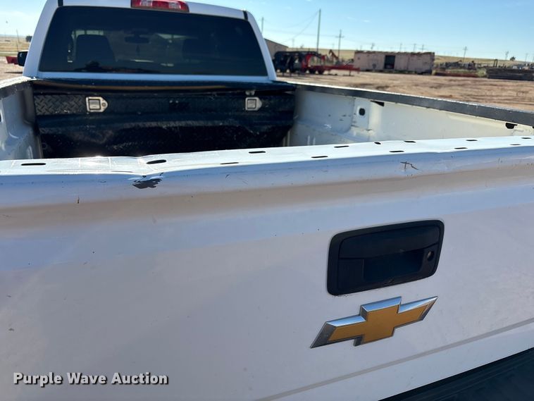 image for item EF6111 2015 Chevrolet Silverado 2500HD Crew Cab pickup truck