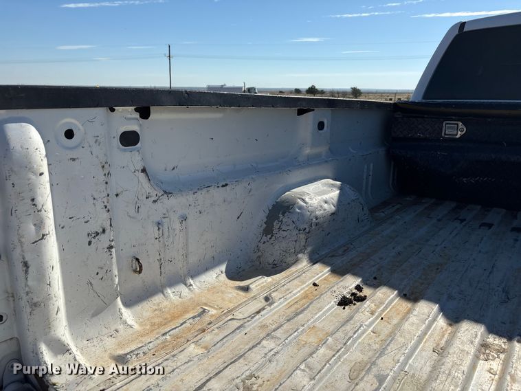 image for item EF6111 2015 Chevrolet Silverado 2500HD Crew Cab pickup truck