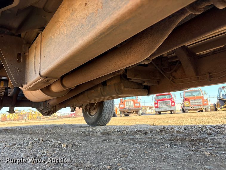 image for item EF6111 2015 Chevrolet Silverado 2500HD Crew Cab pickup truck