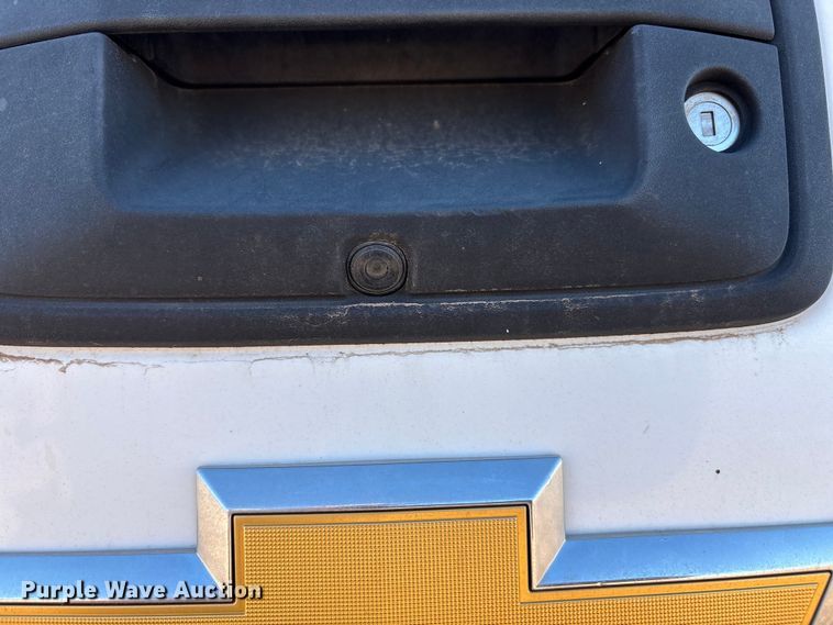 image for item EF6111 2015 Chevrolet Silverado 2500HD Crew Cab pickup truck