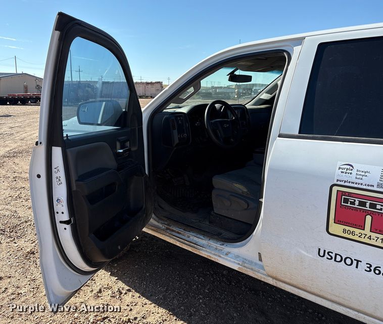 image for item EF6111 2015 Chevrolet Silverado 2500HD Crew Cab pickup truck