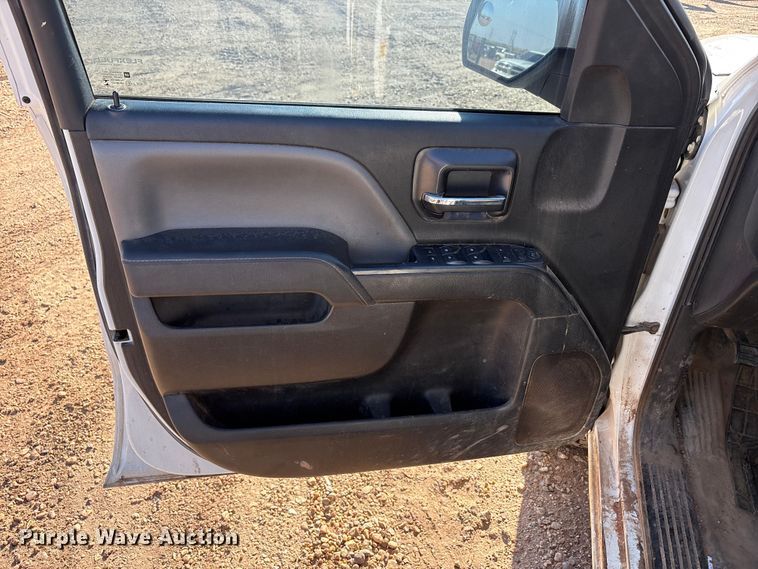 image for item EF6111 2015 Chevrolet Silverado 2500HD Crew Cab pickup truck