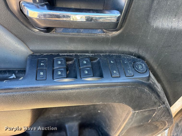 image for item EF6111 2015 Chevrolet Silverado 2500HD Crew Cab pickup truck