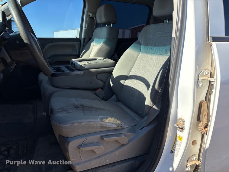 image for item EF6111 2015 Chevrolet Silverado 2500HD Crew Cab pickup truck