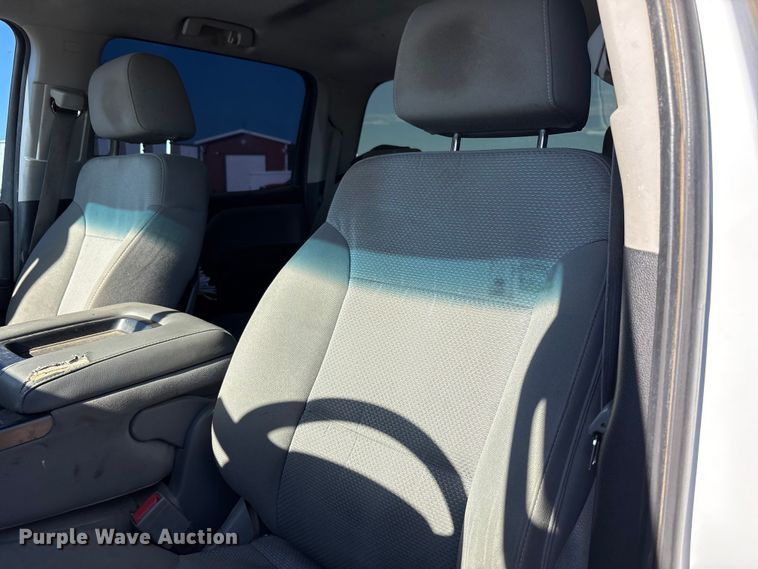 image for item EF6111 2015 Chevrolet Silverado 2500HD Crew Cab pickup truck