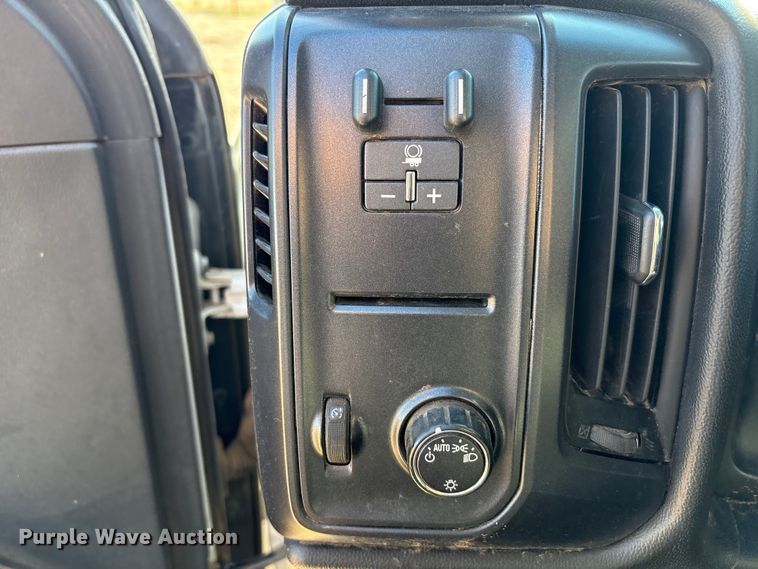 image for item EF6111 2015 Chevrolet Silverado 2500HD Crew Cab pickup truck