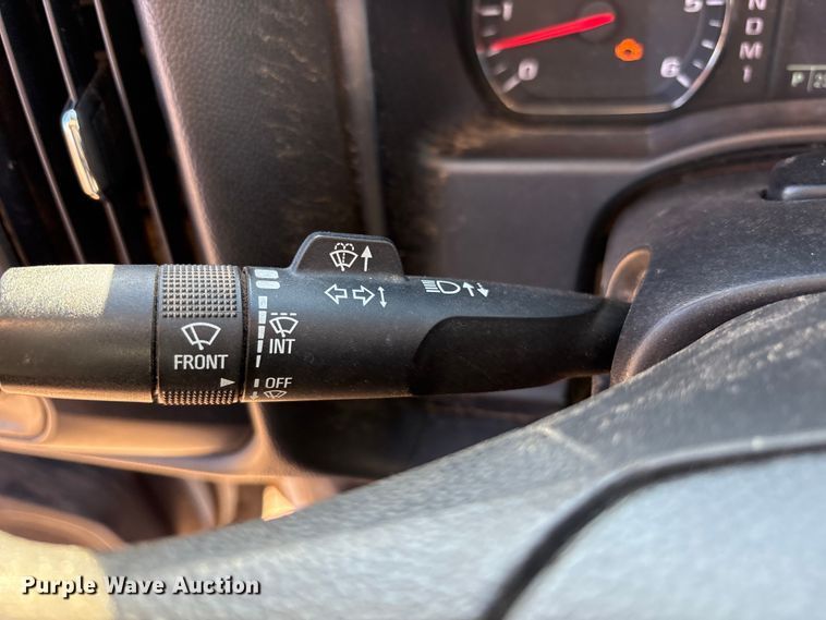 image for item EF6111 2015 Chevrolet Silverado 2500HD Crew Cab pickup truck