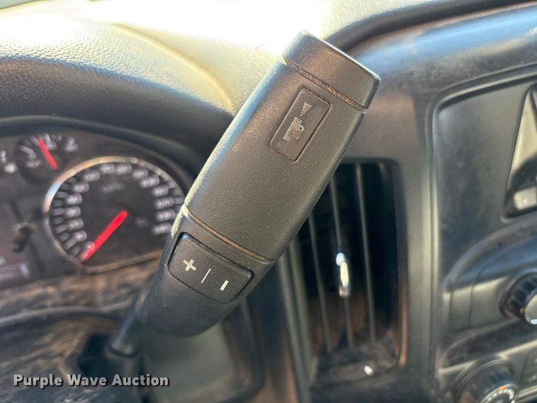 image for item EF6111 2015 Chevrolet Silverado 2500HD Crew Cab pickup truck