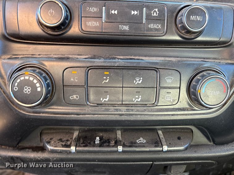 image for item EF6111 2015 Chevrolet Silverado 2500HD Crew Cab pickup truck