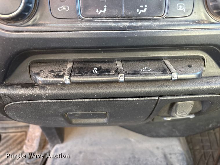 image for item EF6111 2015 Chevrolet Silverado 2500HD Crew Cab pickup truck