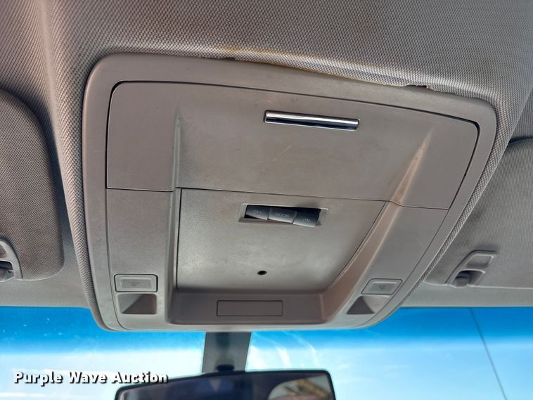 image for item EF6111 2015 Chevrolet Silverado 2500HD Crew Cab pickup truck