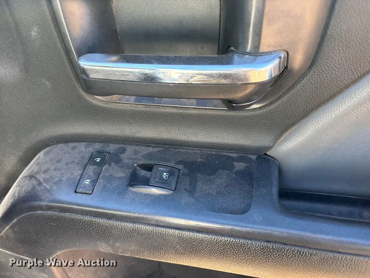 image for item EF6111 2015 Chevrolet Silverado 2500HD Crew Cab pickup truck