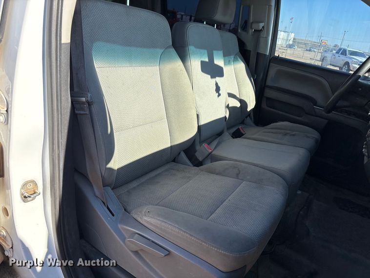 image for item EF6111 2015 Chevrolet Silverado 2500HD Crew Cab pickup truck