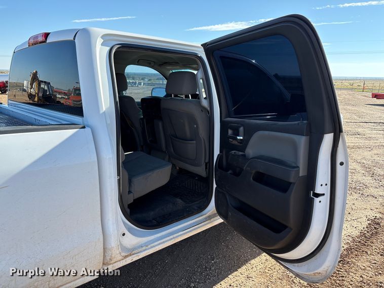 image for item EF6111 2015 Chevrolet Silverado 2500HD Crew Cab pickup truck