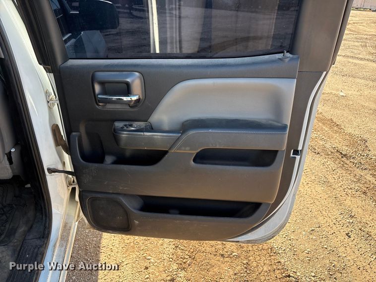 image for item EF6111 2015 Chevrolet Silverado 2500HD Crew Cab pickup truck