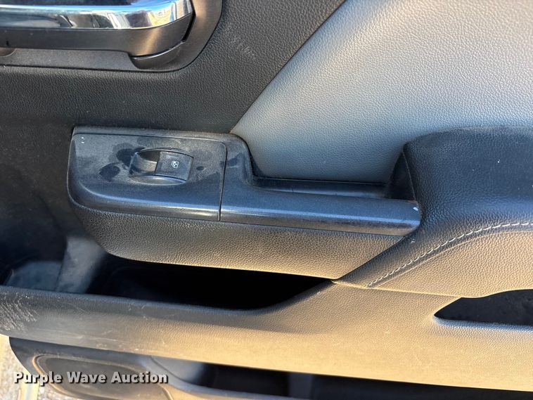 image for item EF6111 2015 Chevrolet Silverado 2500HD Crew Cab pickup truck