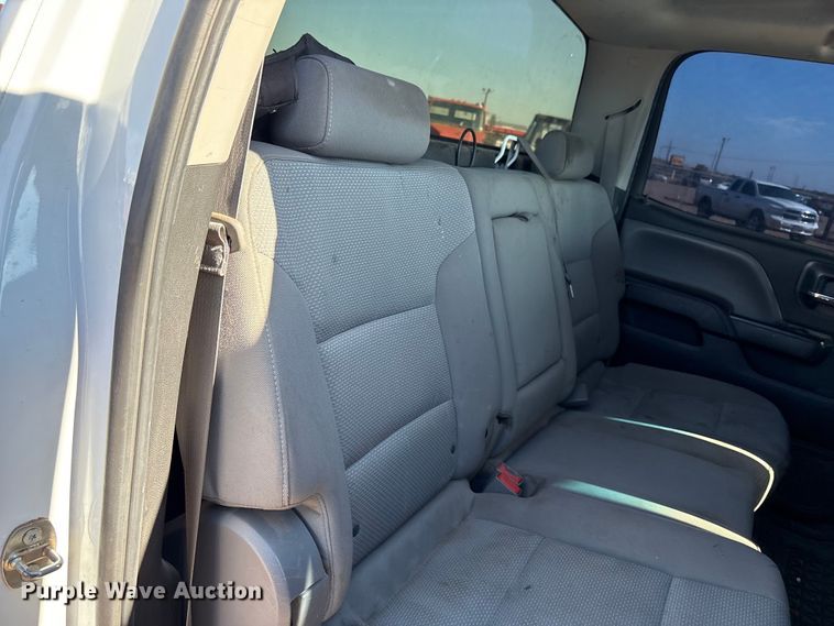 image for item EF6111 2015 Chevrolet Silverado 2500HD Crew Cab pickup truck